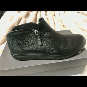 Ecco Shootie Size 8, brand new in box.  paid 175 for them